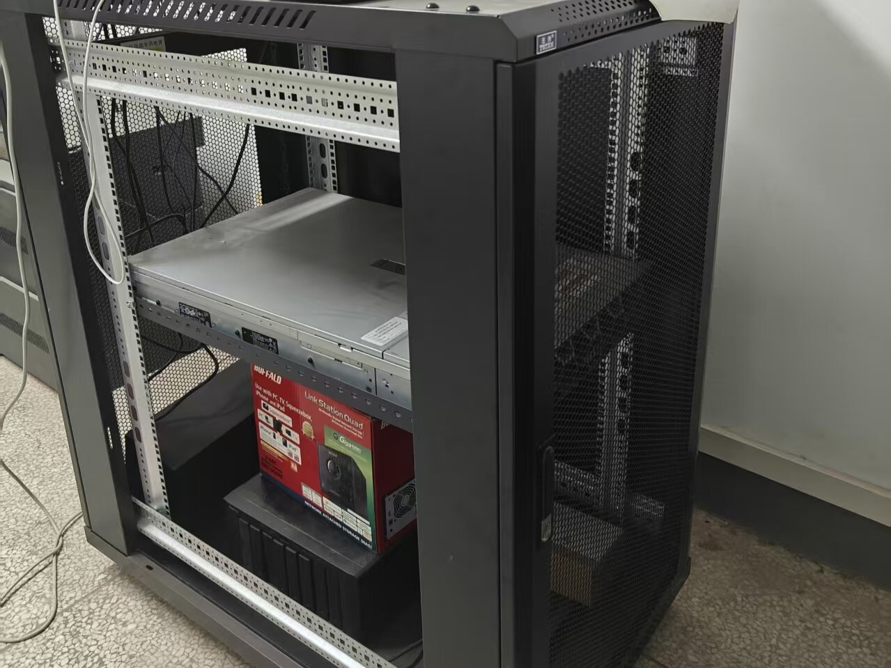 机架式服务器（DELL R750）